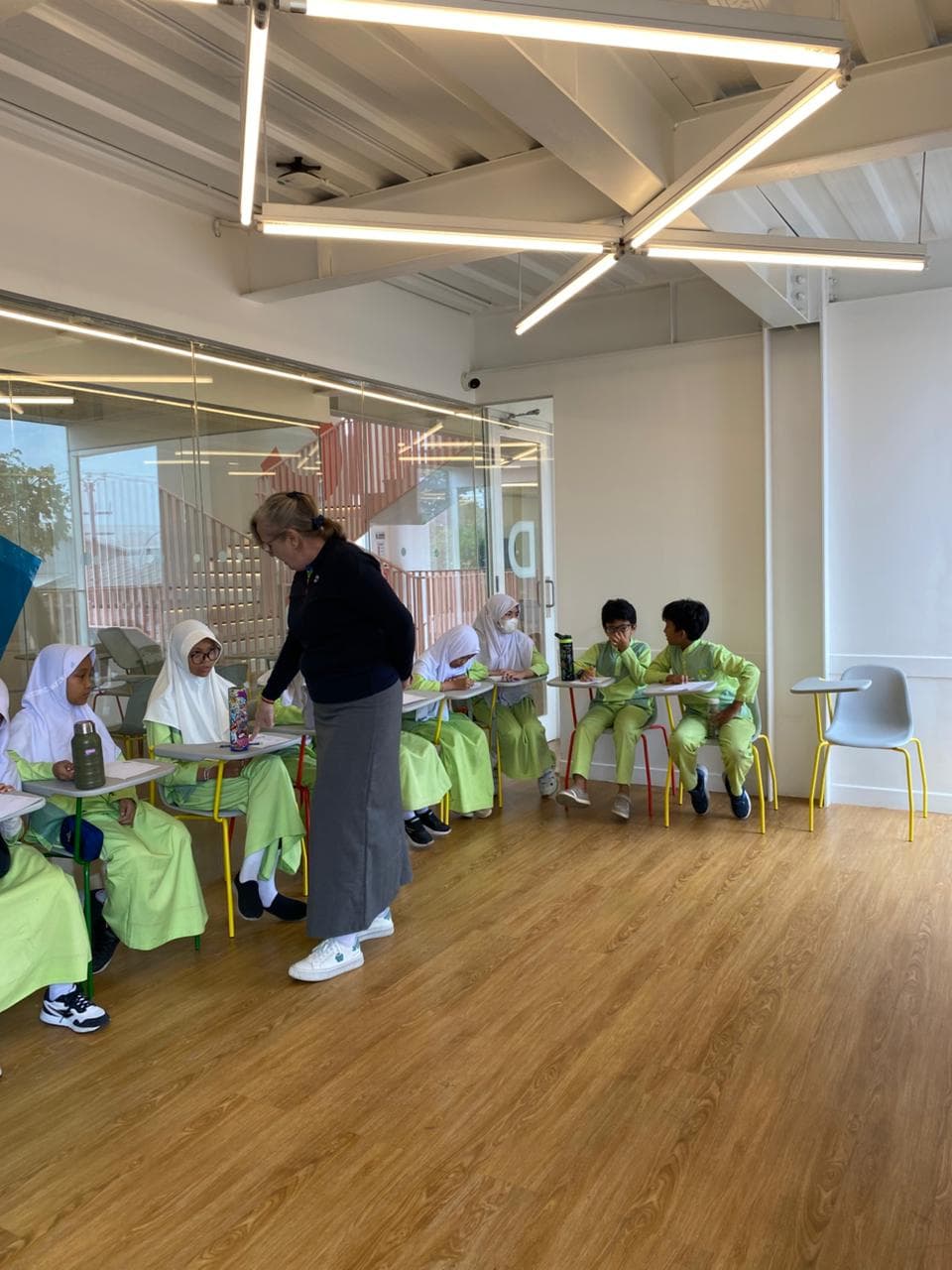 eduvisit-tour-goes-to-english-1-jatiasih